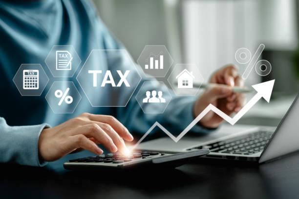 E-Filing, Taxpayer using a laptop to file taxes personal income, Tax Return form online for tax payment. Government, state taxes. Data analysis, paperwork, reports. Calculation tax return. E-Filing, Taxpayer using a laptop to file taxes personal income, Tax Return form online for tax payment. Government, state taxes. Data analysis, paperwork, reports. Calculation tax return. optimize your taxes with tax planning stock pictures, royalty-free photos & images